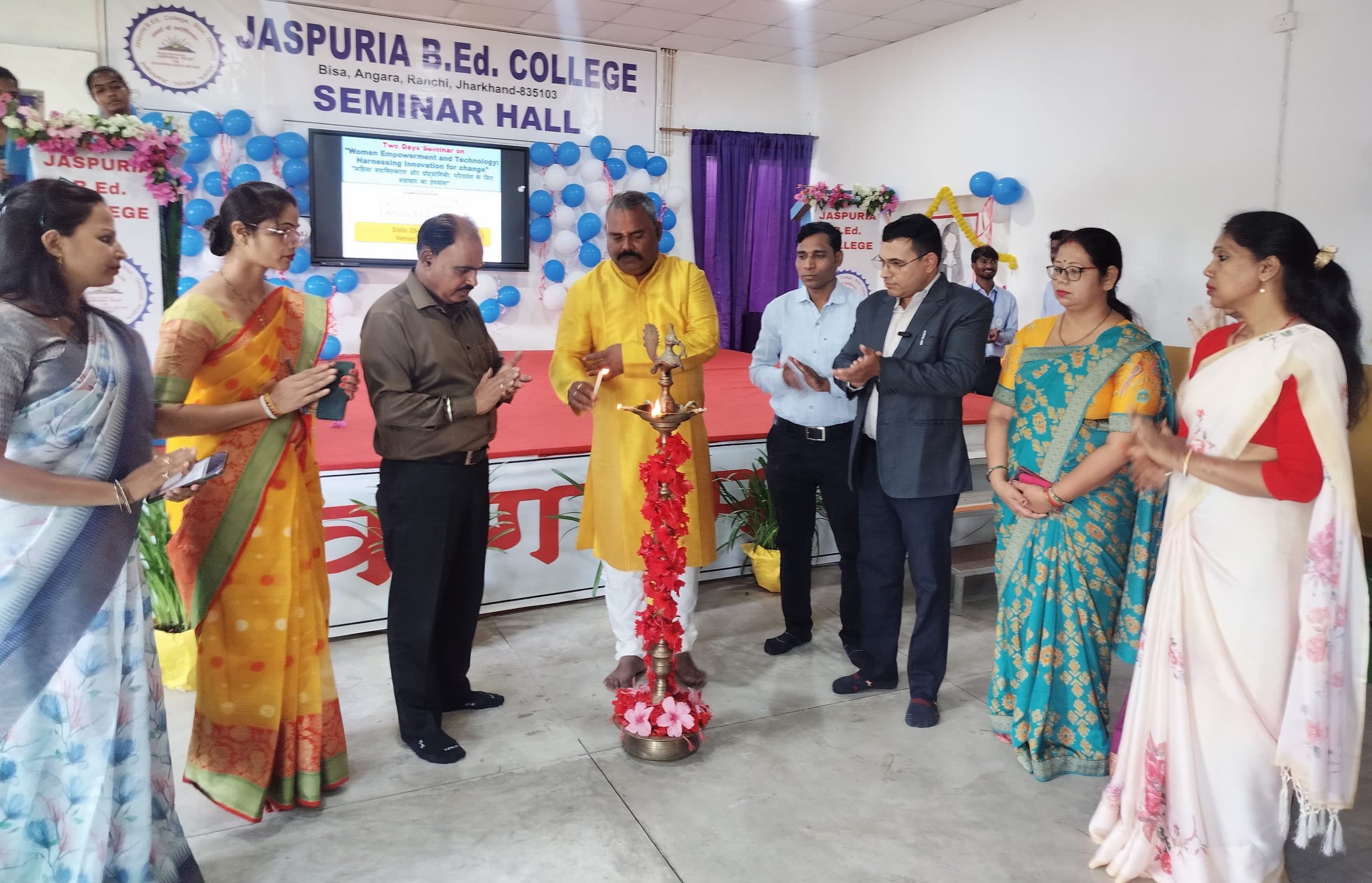 महिला सशक्तिकरण पर संगोष्ठी का शुभारंभ