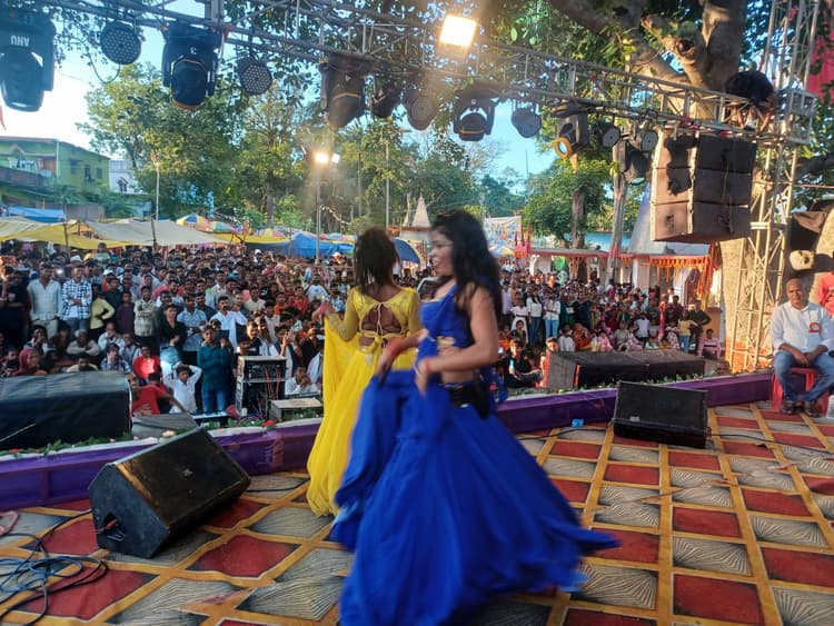 भोक्ता ने बरसाये आस्था के फूल