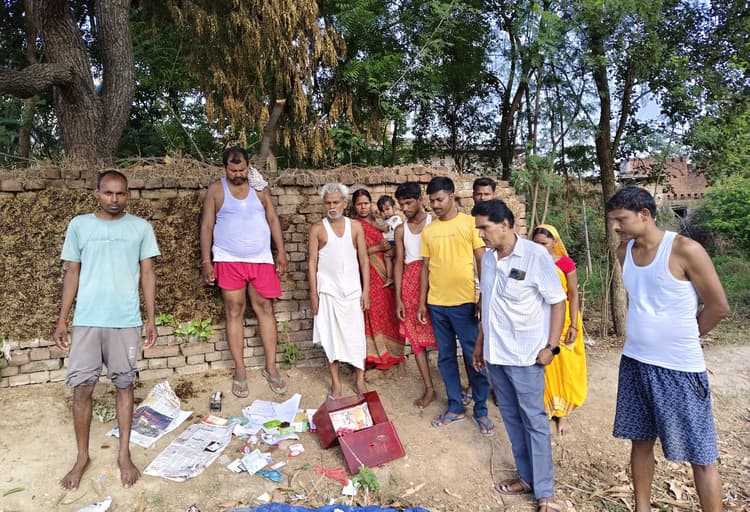 Gaya News : इटवां गांव में चोरों का आतंक, एक ही रात चार घरों को बनाया निशाना