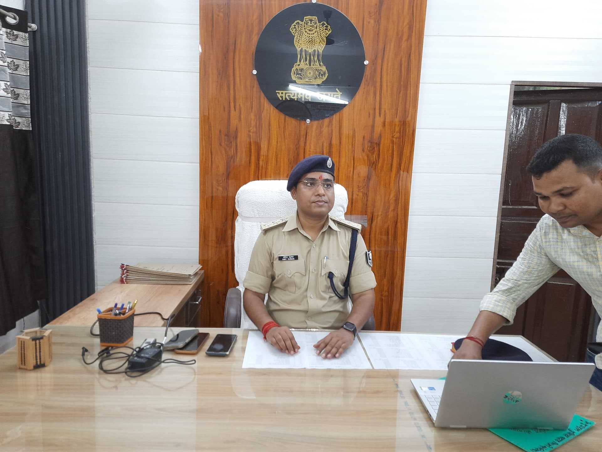 Madhubani News : नव पदस्थापित एसडीपीओ ने संभाला कार्यभार