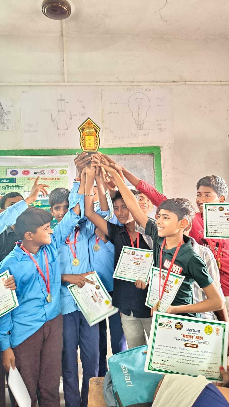 Madhubani News : मशाल प्रतिभागियों विजेता खिलाड़ियों को किया गया सम्मानित