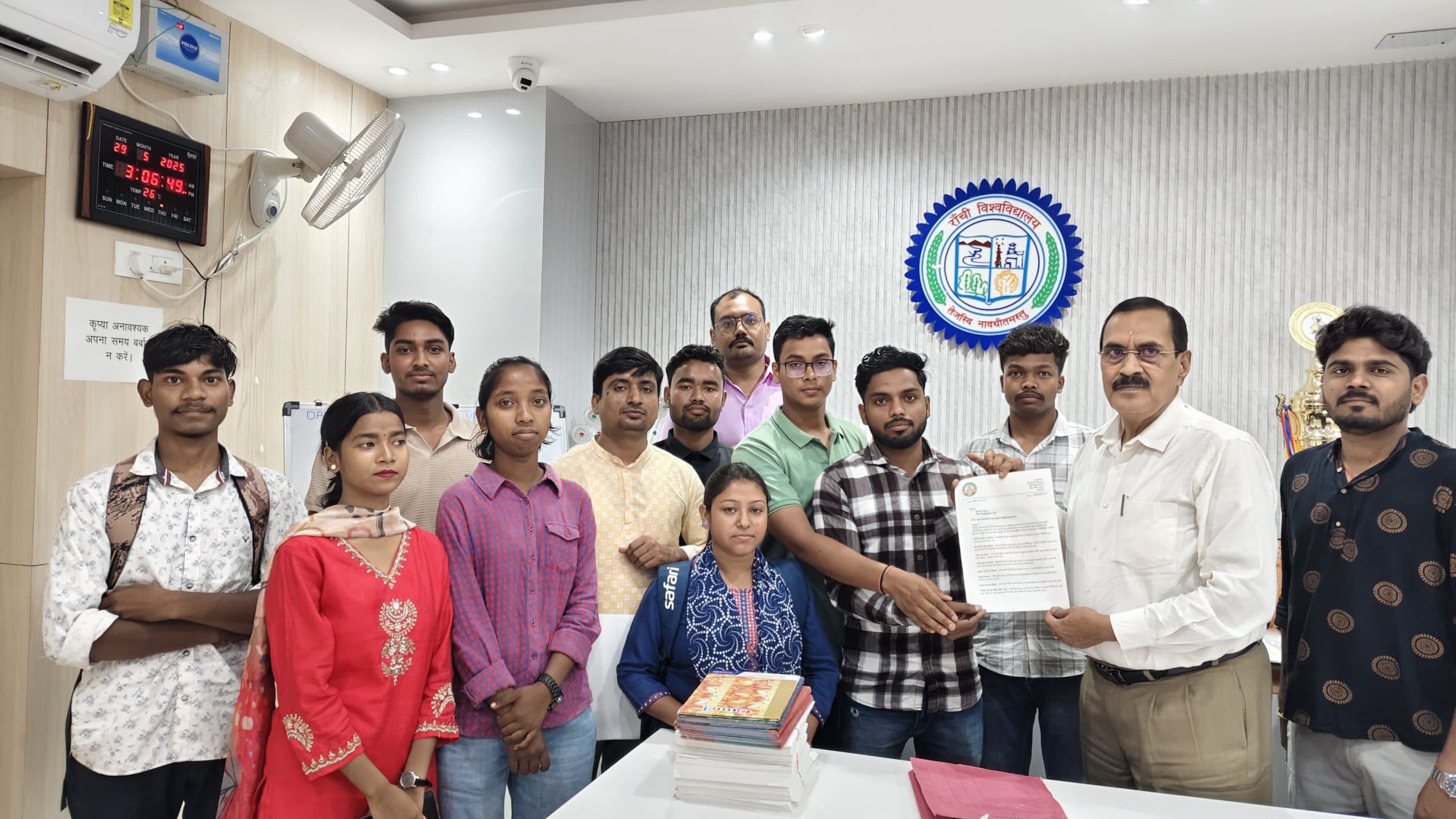 ranchi news : रांची विवि के कुलपति से मिला अबुआ अधिकार मंच, बतायी छात्रों की समस्याएं