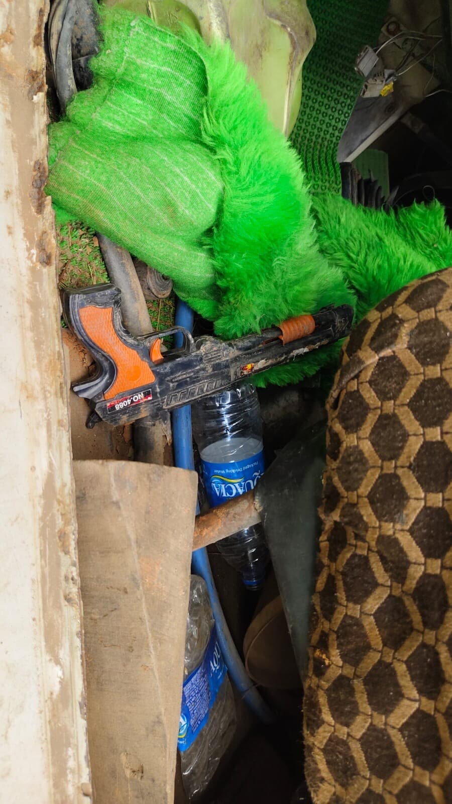 Giridih News :खिलौने वाली बंदूक से लोगों को डराकर करते हैं ढिबरा तस्करी