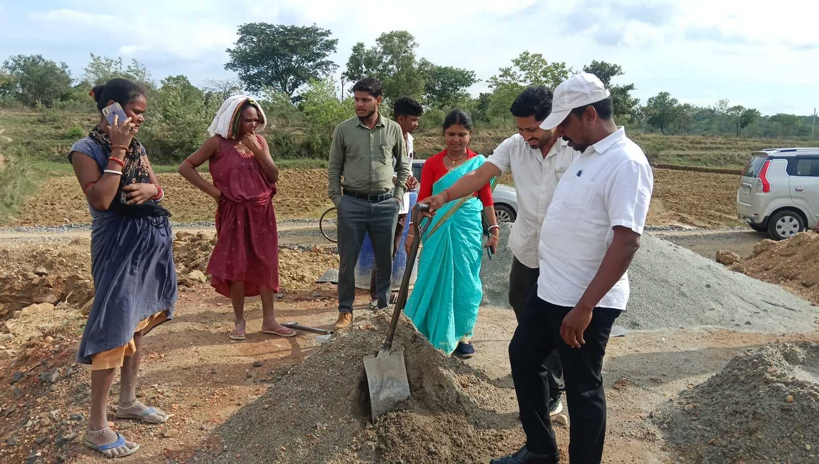 Seraikela Kharsawan News : मिट्टी युक्त बालू से बन रहा गार्डवाल व पुलिया, जांच की करेंगे मांग : जिप अध्यक्ष