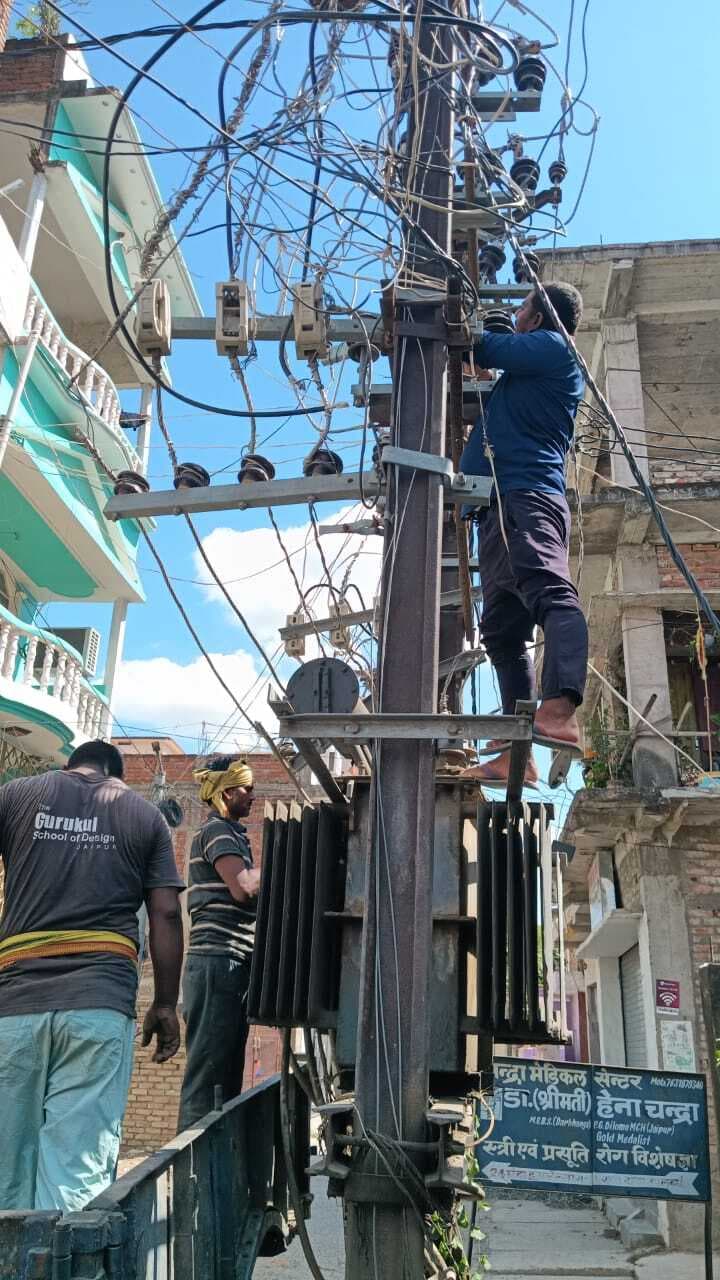 Motihari: दो दिन की प्रचंड गर्मी में खुली बिजली आपूर्ति की पोल