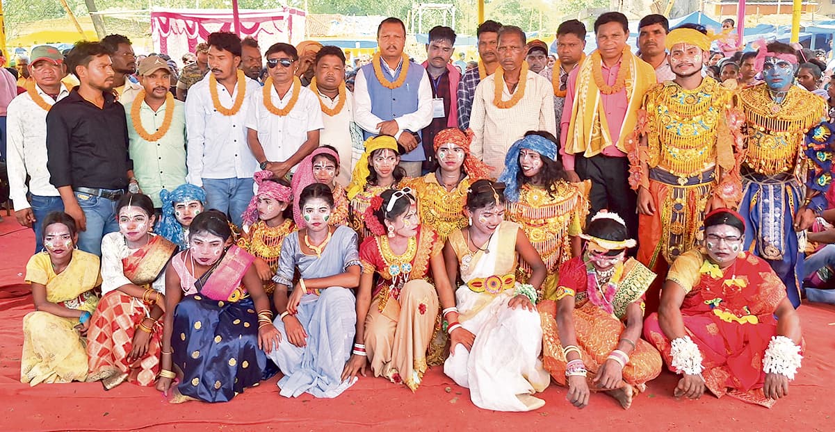 Chaibasa News : छऊ नृत्य में झलकती है झारखंडी परंपरा : मिथुन