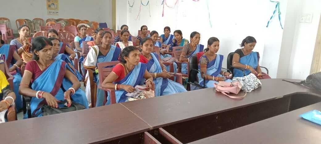 Seraikela Kharsawan News : माहवारी से जुड़ीं भ्रांतियां दूर करना जरूरी : प्रमुख