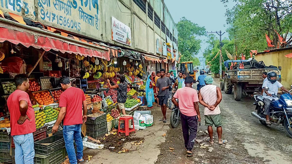 Chaibasa News : पोस्ट ऑफिस चौक से अतिक्रमण हटा, सड़क पर रखा सामान जब्त