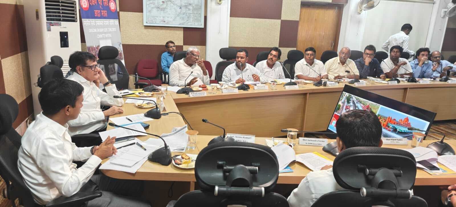 Seraikela Kharsawan News : पर्यटन स्थल की थीम पर चांडिल स्टेशन का विकास हो : दिवाकर