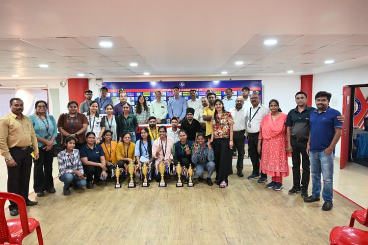 Inter jdc carrom tournament : महिला वर्ग में सिक्यूरिटी की टीम बनी चैंपियन