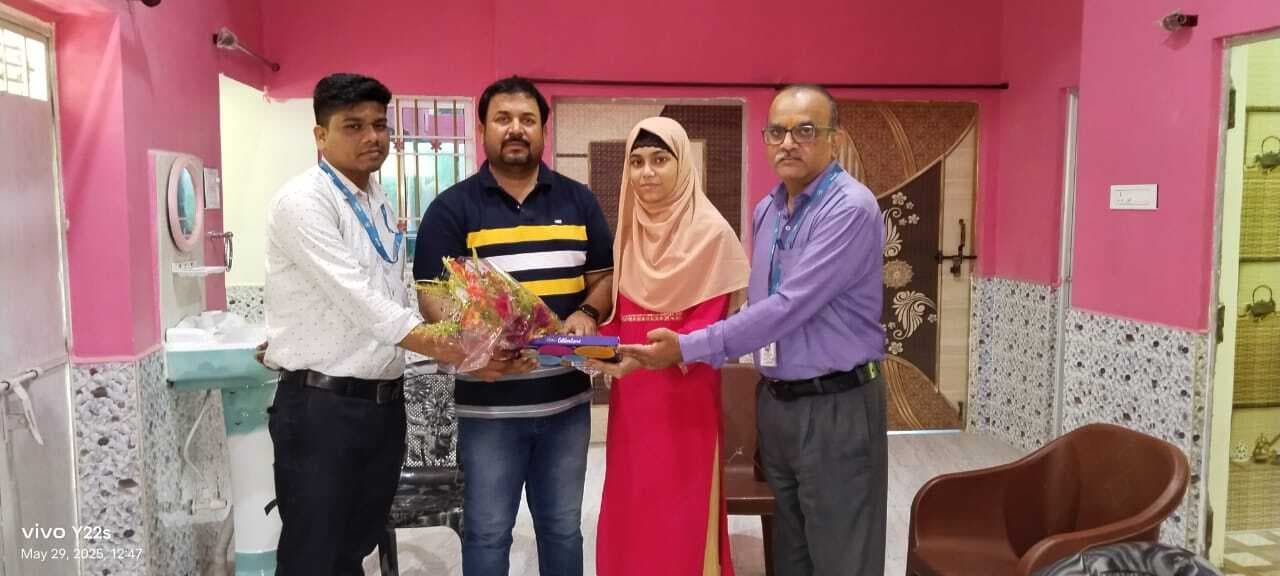 East Singhbhum News : मैट्रिक में जिले की सेकेंड टॉपर मुसाबनी की सालेहा सम्मानित