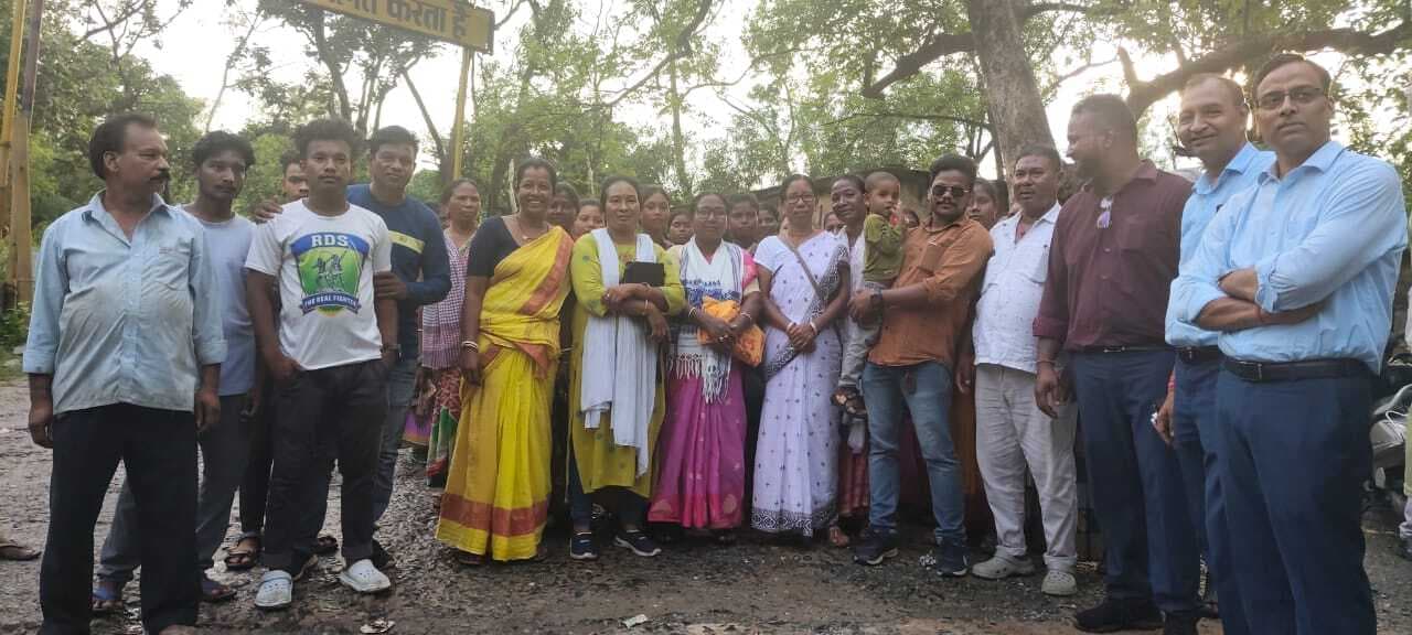 East Singhbhum News : प्रबंधन ने समायोजन की बात मानी, नाकेबंदी समाप्त