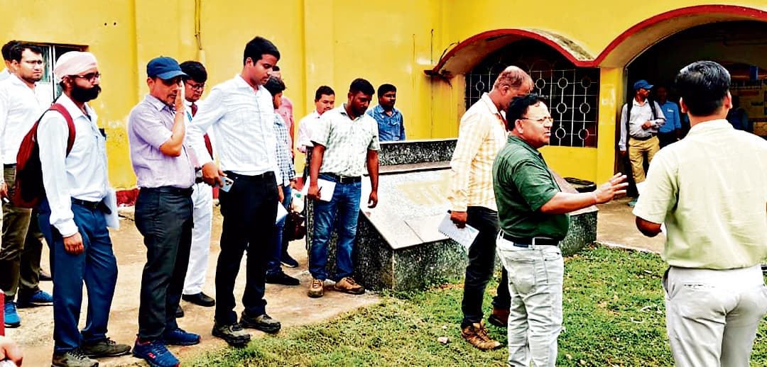 East Singhbhum News : एडीआरएम ने घाटशिला रेलवे स्टेशन का किया निरीक्षण