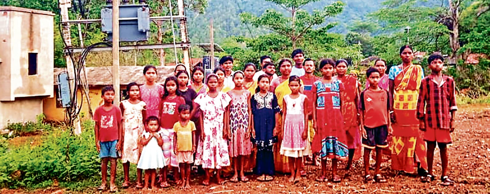 East Singhbhum News : फूलझोर में 20 दिनों से बिजली नहीं, अंधेरे में रह रहे 32 परिवार