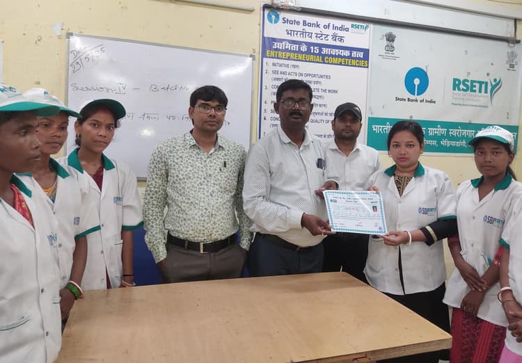 मशरूम उत्पादन के लिए किसानों को 10 दिवसीय प्रशिक्षण