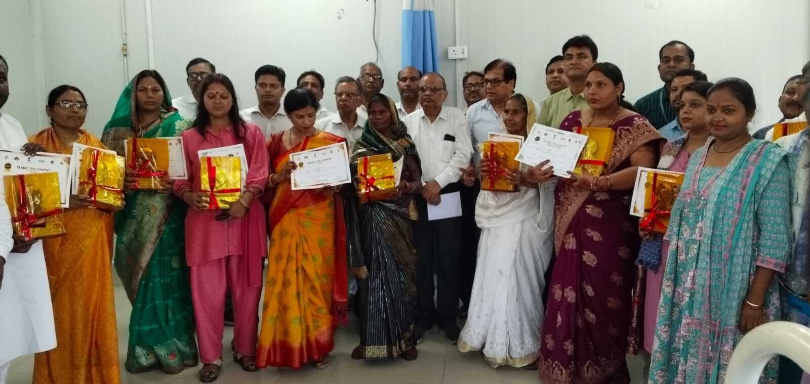 टीबी मुक्त 14 पंचायतों के मुखिया सम्मानित