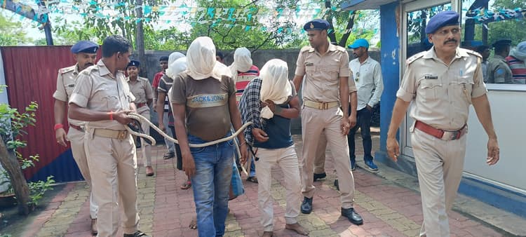 Dhanbad News : निजी चालक से मुर्शिद बना गन फैक्ट्री का संचालक, पिता ने बना ली थी दूरी