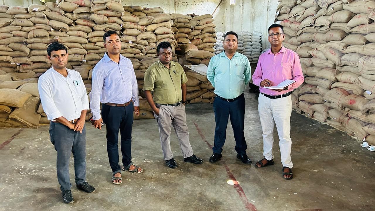 जन वितरण प्रणाली गोदाम का एसडीओ ने किया निरीक्षण