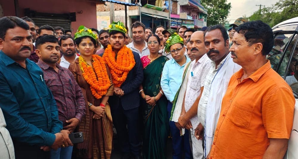 गिद्धौर में पूर्व उपायुक्त काे किया गया सम्मानित