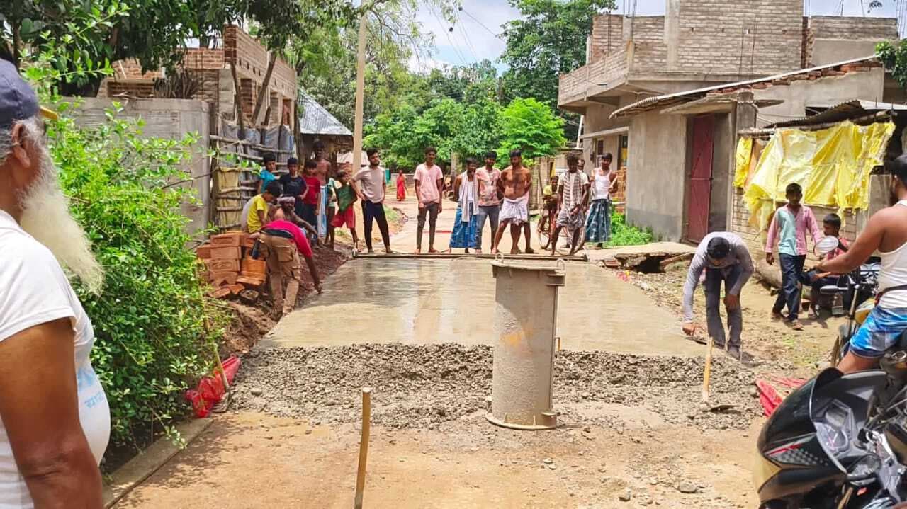 नूपडांगा-रामपुर के ग्रामीणों ने सड़क निर्माण में अनियमितता का लगाया आरोप