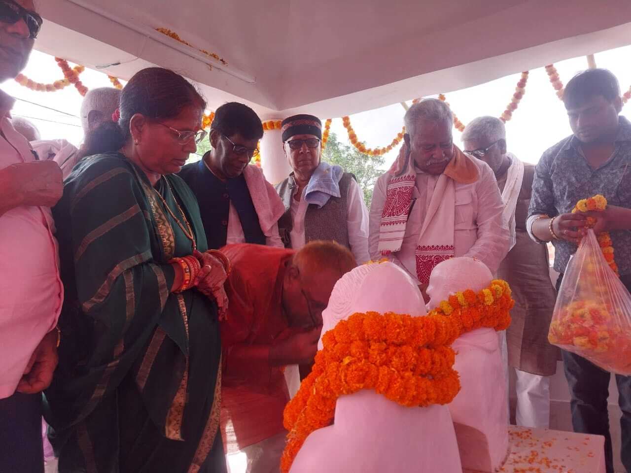 माता पिता की सेवा से बड़ा कोई धर्म नहीं है - नरेंद्र नारायण यादव