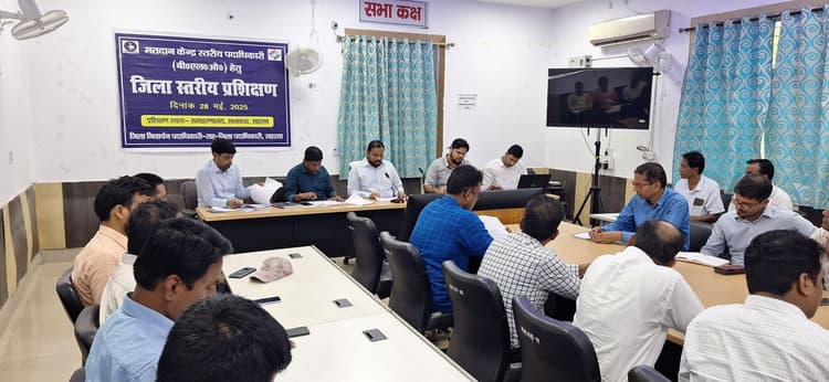 खाद्यान्न वितरण में 31वां स्थान रहने पर डीएम ने किया खेद व्यक्त