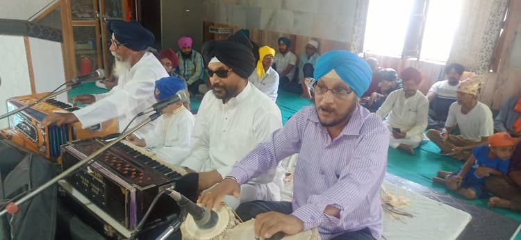 श्री गुरु अर्जुन देव जी महाराज का मना शहीदी गुरु पर्व, सजा कीर्तन दरबार