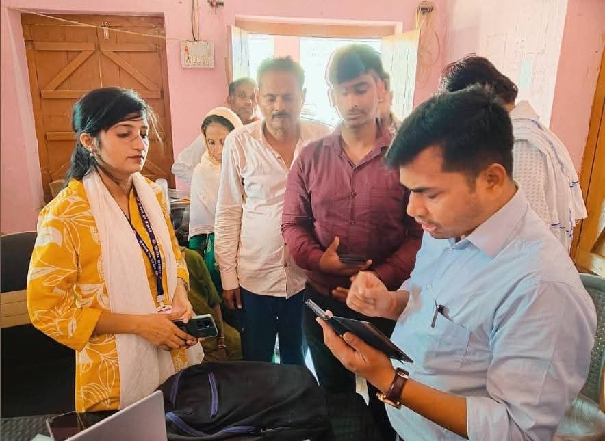 Motihari: पंचायत भवनों में बनाया जा रहा आयुष्मान कार्ड