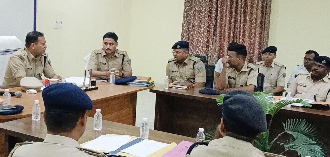 थाना आये फरियादियों से अच्छा व्यवहार करें: एसपी