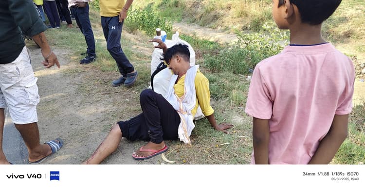 कार-बाइक की टक्कर में युवक घायल