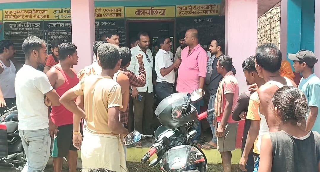 उमवि बैरगाछी में शिक्षा में सुधार को ले ग्रामीणों ने किया हंगामा