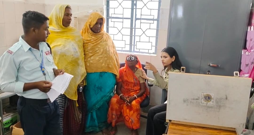 प्राथमिक स्वास्थ्य केंद्र हसनगंज में मुफ्त नेत्र जांच शिविर का आयोजन