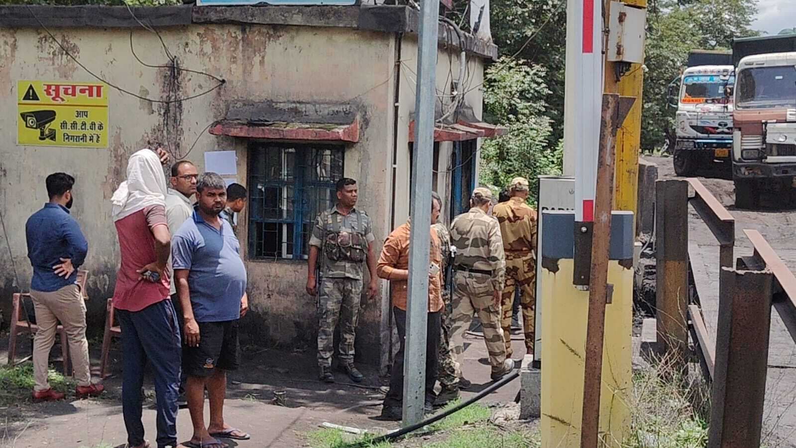 सुरक्षा व्यवस्था में कोयला लोडिंग शुरू कराया