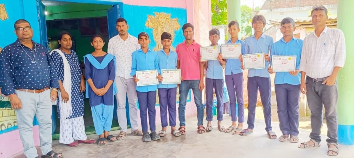 मनिहारी के कन्या मध्य विद्यालय के छात्र व छात्राओं का मशाल कार्यक्रम में रहा बेहतरीन प्रदर्शन