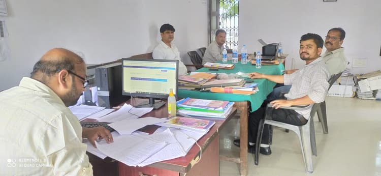 नामांकन तीसरे दिन भी नहीं खुला खाता