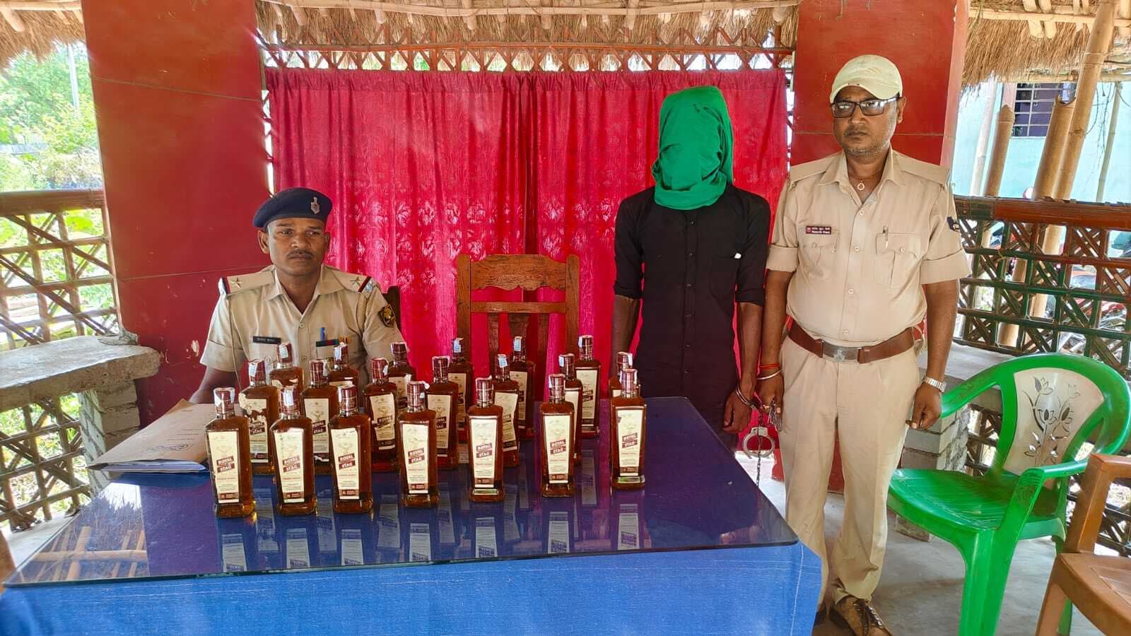 नींबू के पौधे के नीचे गड़ी मिली शराब, तस्कर गिरफ्तार