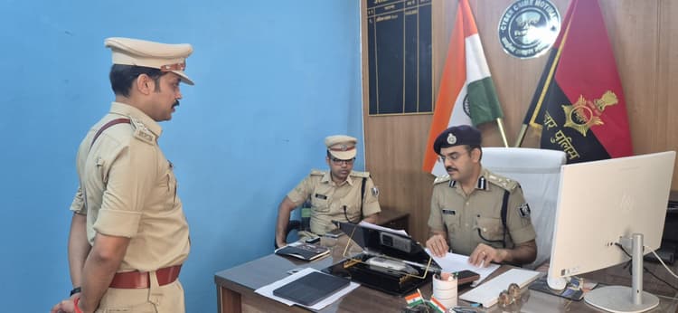 Motihari: डीआइजी ने साइबर थाना का निरीक्षण कर दिए कई निर्देश