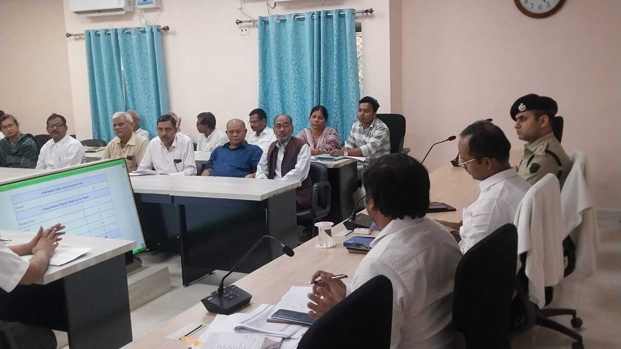 लंबित मामलों को प्राथमिकता के आधार पर निबटाएं : डीएम