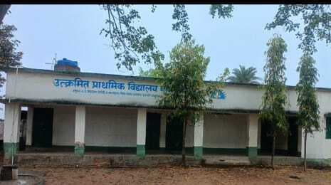 स्कूल में हजारों के सामन की चोरी