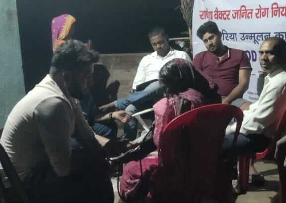 मेडिकल टीम ने लिया फाइलेरिया मरीजों का ब्लड सैंपल