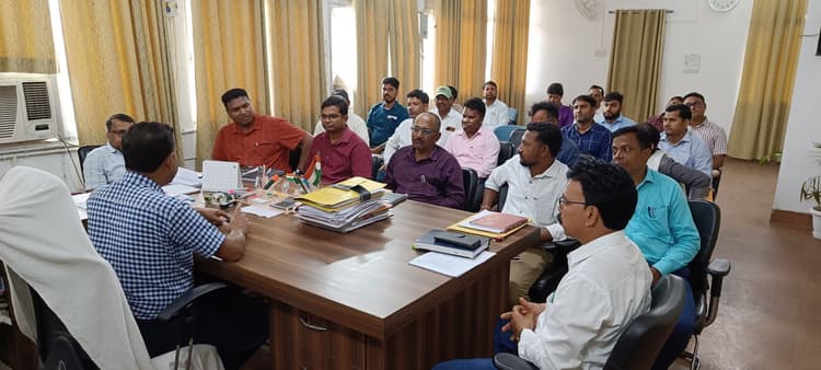 विकास योजनाओं को समयबद्ध तरीके से करें पूर्ण :  डीडीसी