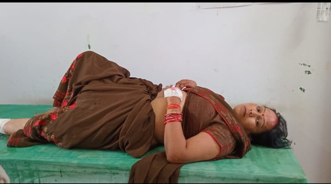 ई-रिक्शा पलटने से तीन महिलाएं हुई जख्मी