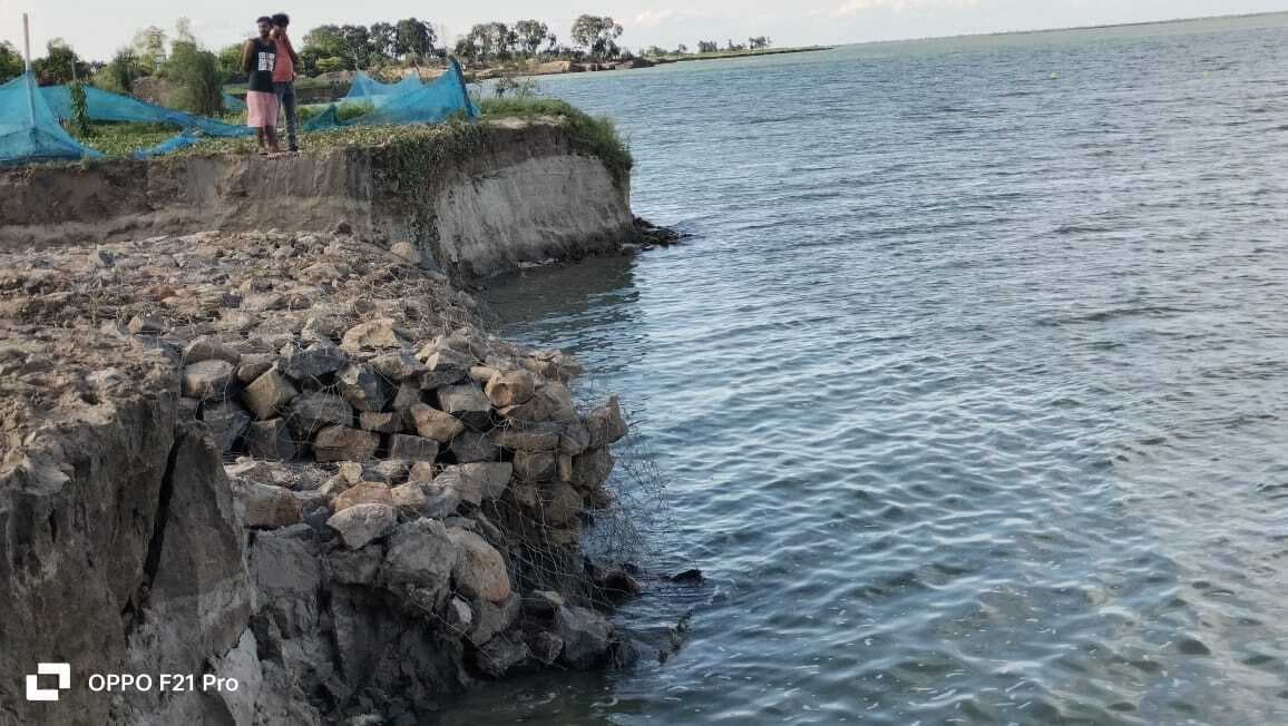 गंगा कटाव निरोधक कार्य में अनियमितता का आरोप