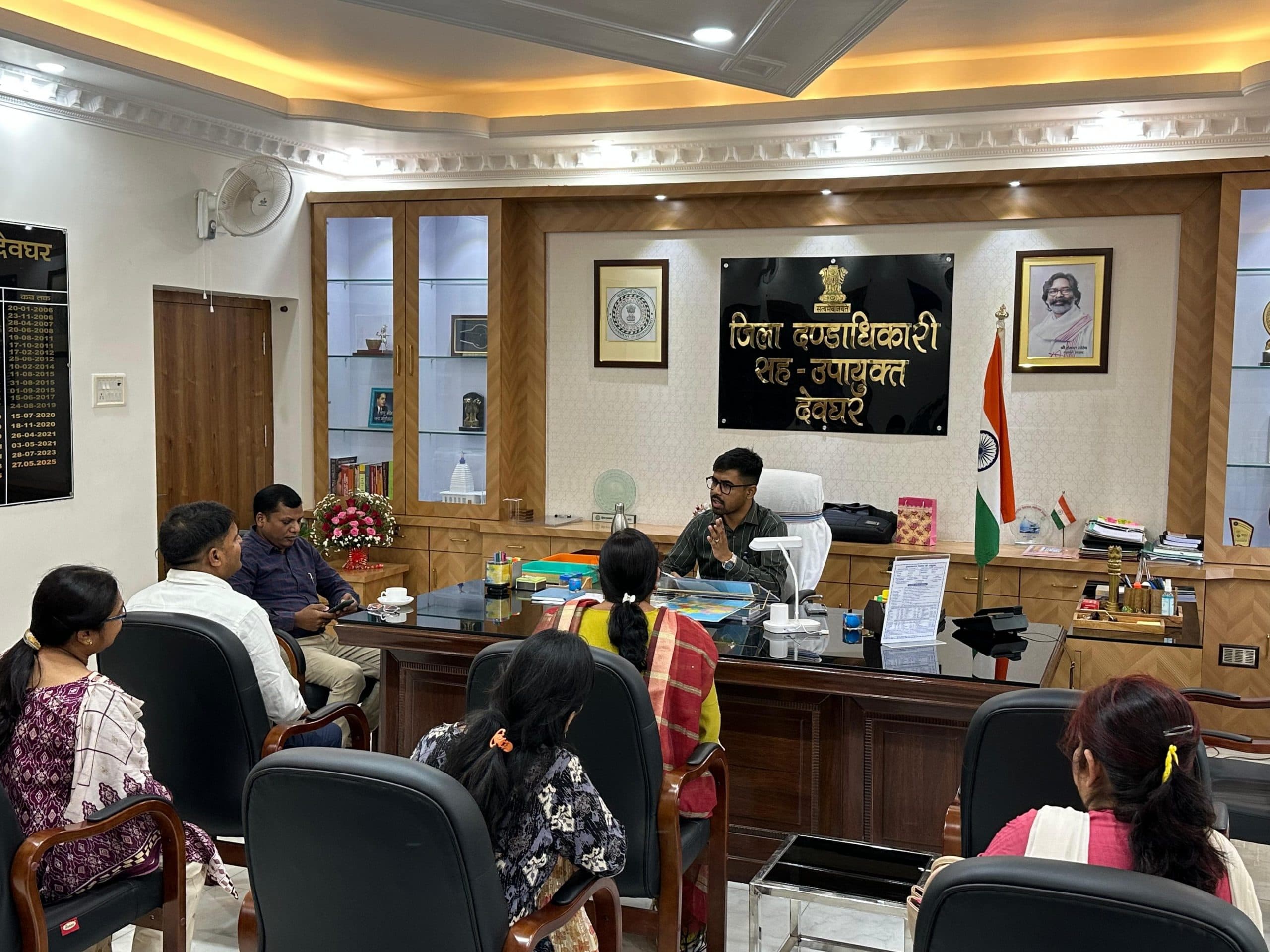 Deoghar News : बाल सुधार गृह की बच्चियों को समाज की मुख्य धारा से जोड़ने के लिए करें काम : डीसी