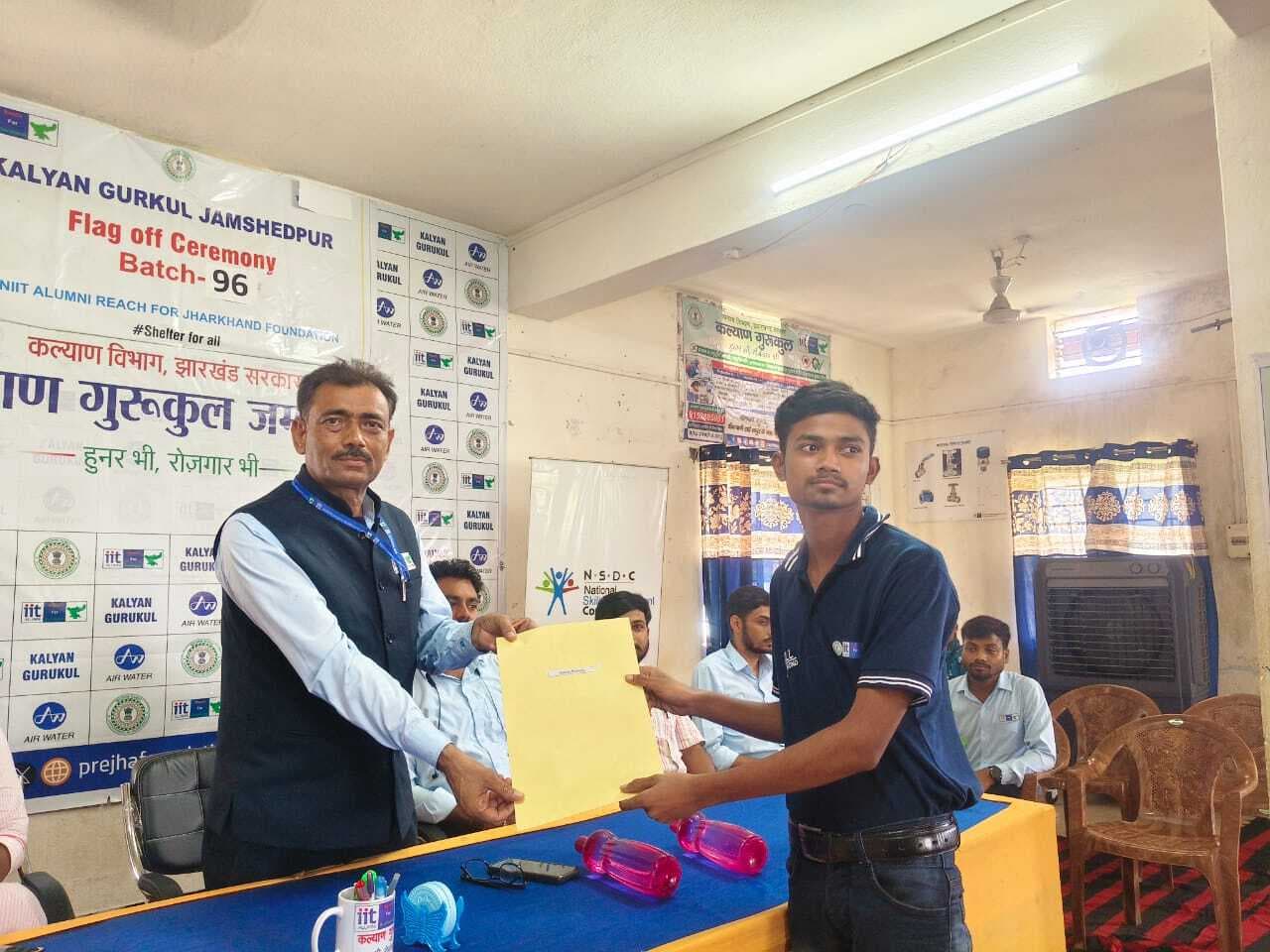 गुरुकुल के 27 प्रशिक्षणार्थियों को मिला मैसूर की कंपनी में रोजगार