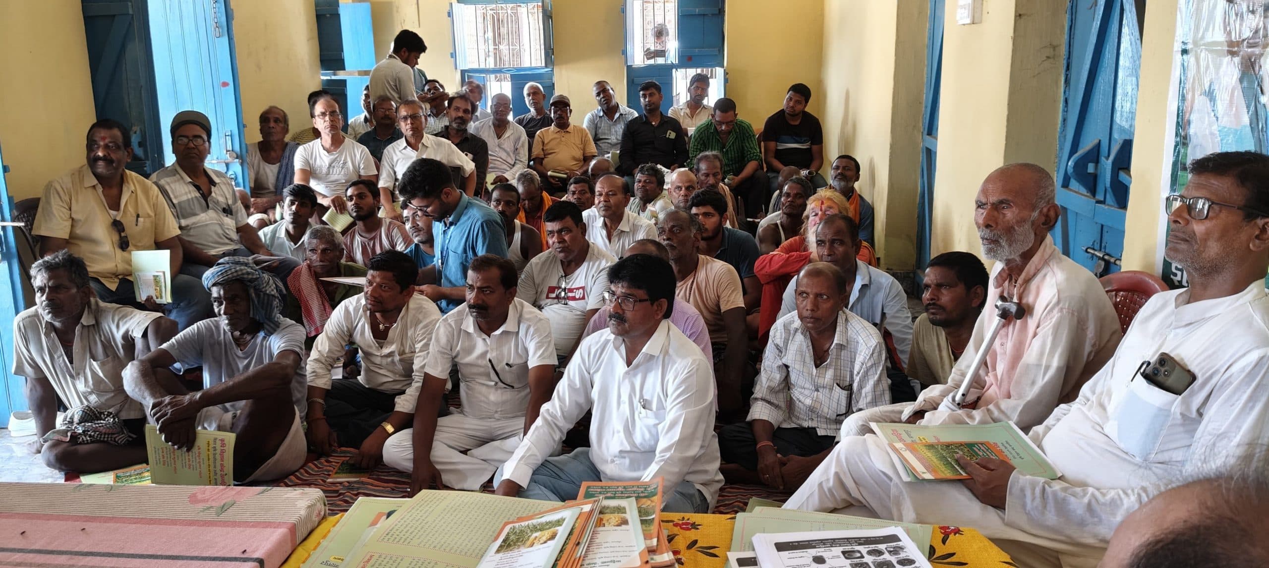 किसान गोष्ठी में सरकारी योजनाओं की दी जानकारी