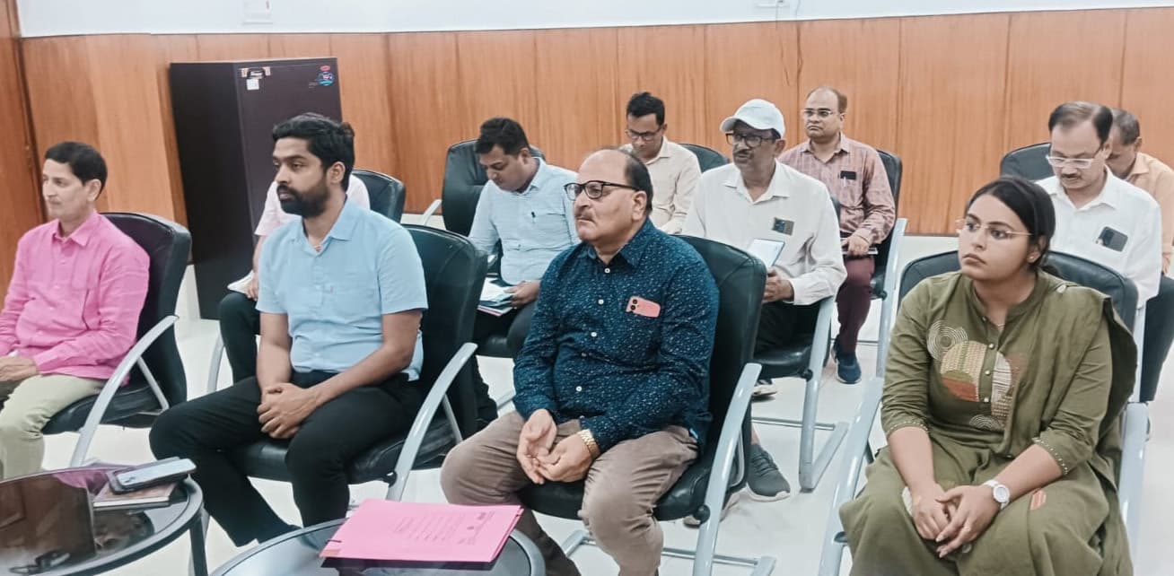 जिले में इस बार लगाये जायेंगे 16 लाख 21 हजार पौधे, डीएम ने दिया कई निर्देश