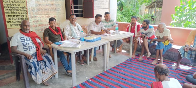 ग्राम कचहरी में सुलझाया गया भूमि विवाद का मामला