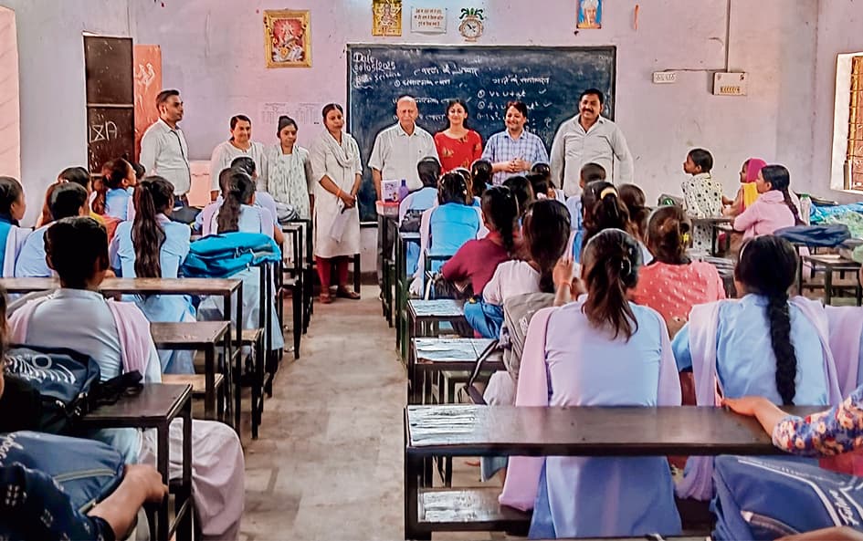 Gaya News : कैंसर से बचाव का संदेश, 153 बच्चियों को लगा टीका