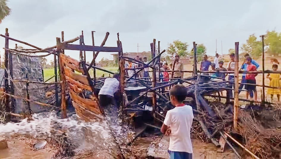 Gaya News : बिजली के शॉर्ट सर्किट से लगी आग, सामान जलकर राख